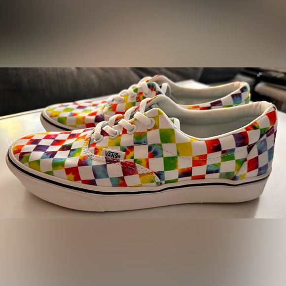 VANS ERA TIE DYE SHOES (WOMENS 7.5) - Picture 3 of 6